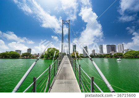 Colombo skyline and lake 16715600