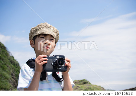 A child to shoot at the beach. A small photographer (Miura Peninsula, Nagahama Coast) 16715638