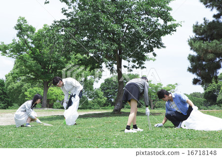 學生在做清潔活動 16718148