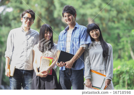 學生走在路上 16718598