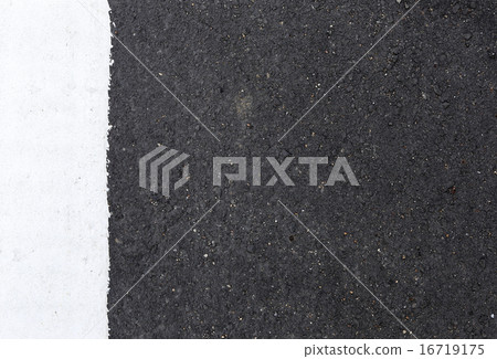 white line on the road 16719175