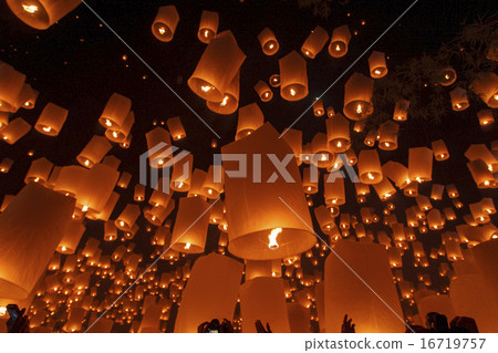 Lantern ascending to the sky of Chiang Mai Lantern ascending to the sky of Chiang Mai 16719757