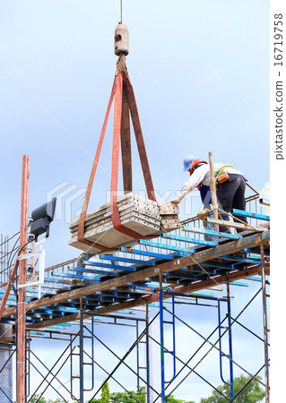 labor working in construction site 16719758