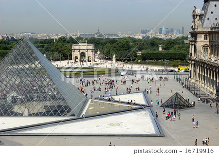 Louvre Museum Louvre Museum 16719916