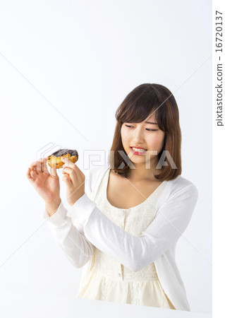 Female Portrait Young Women Girls Sweets Donuts 16720137