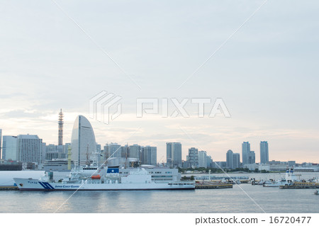 Daytime view at Minatomirai, Yokohama in Japan 16720477
