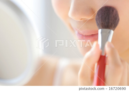 A woman to make up A woman to make up 16720690