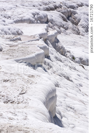 Pamukkale white mountain in Turkey in the middle o 16721790