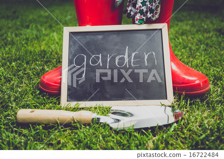 blackboard with word "Garden" next to garden tool blackboard with word "Garden" next to garden tool 16722484