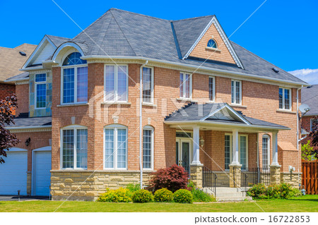Luxury house  in the suburbs of Toronto 16722853