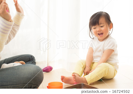 寶貝快樂地玩耍 16724502