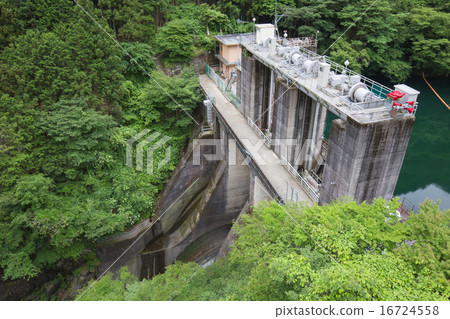 Okutama white circle dam surrounded by greenery 16724558