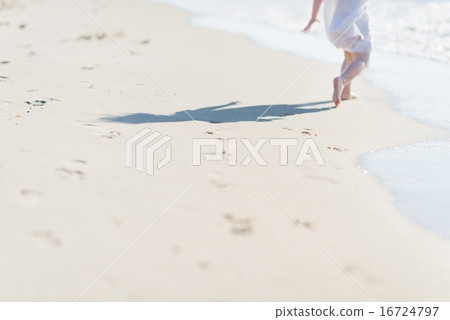 Closeup on baby running on sea shore Closeup on baby running on sea shore 16724797