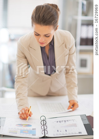 Business woman working in office Business woman working in office 16729969