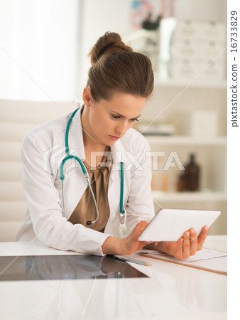 Medical doctor woman using tablet pc Medical doctor woman using tablet pc 16733829