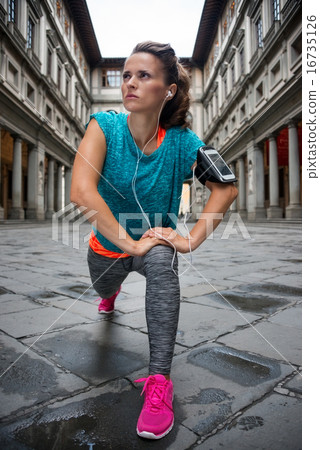 Fitness woman stretching near uffizi gallery in florence, italy 16735126