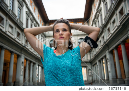 Thoughtful fitness woman near uffizi gallery in florence, italy Thoughtful fitness woman near uffizi gallery in florence, italy 16735146