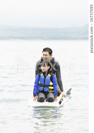  戶外家庭 16737095