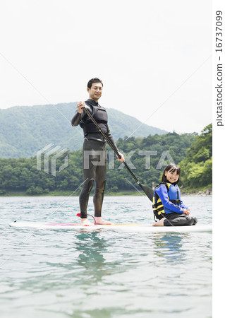  Outdoor family 16737099