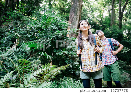 Couple in trekking Couple in trekking 16737778