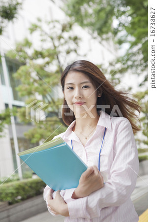 Businesswoman holding a file 16738627