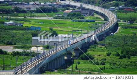 Hokuriku Shinkansen從Kakutaka Takaoka到Aka Rock。 Hokuriku Shinkansen從Kakutaka Takaoka到Aka Rock。 16739321