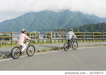  Outdoor family 16739473