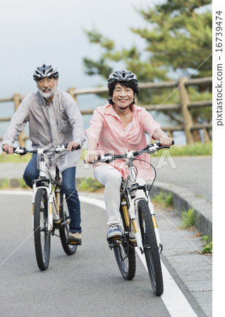  Outdoor family 16739474