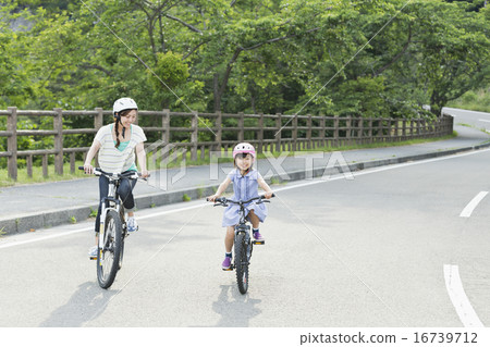 Outdoor family Outdoor family 16739712