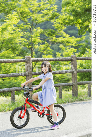  Outdoor family 16739713