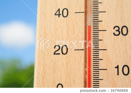 夏天來了。 夏天來了。 16740989