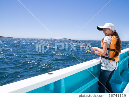 一個船釣魚女孩 16741119