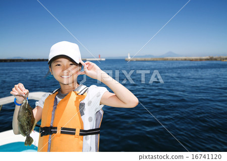 一個船釣魚女孩 16741120