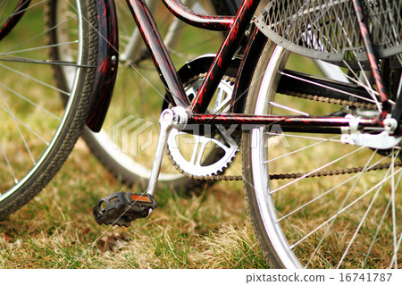 Bike wheel with brake 16741787