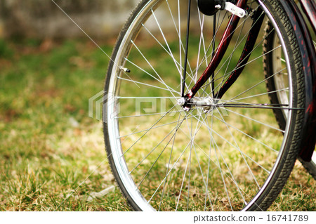 Bike wheel with brake 16741789