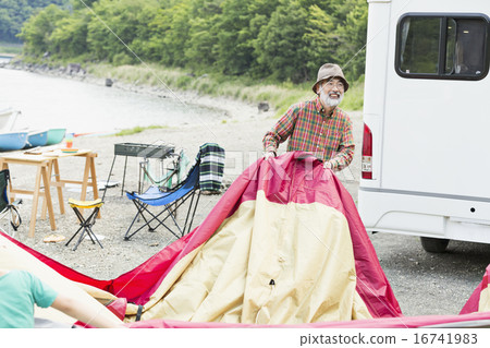  Outdoor family 16741983