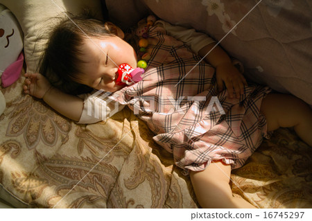 Baby to take a nap 16745297