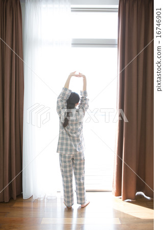 back view, extension, spread 16746901