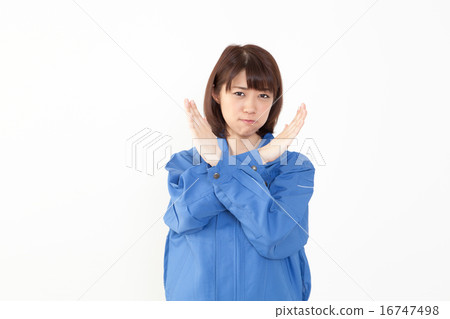 穿著工作服的一個少婦發布NG標誌 穿著工作服的一個少婦發布NG標誌 16747498