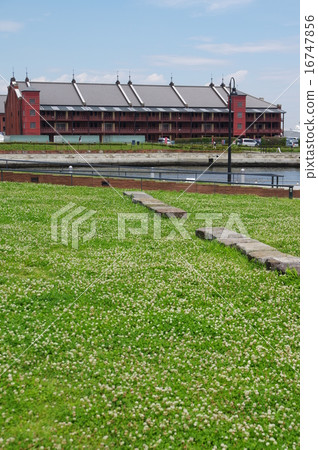  Red Brick Warehouse 16747856