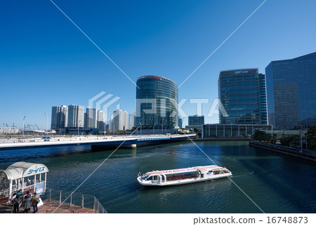 Yokohama Bay Quarter's Pier (Yokohama, sunny) Yokohama Bay Quarter's Pier (Yokohama, sunny) 16748873