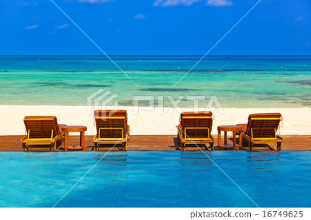 Loungers and pool on Maldives beach 16749625