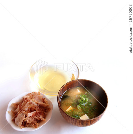 味噌湯配幹鰹魚和鰹魚 味噌湯配幹鰹魚和鰹魚 16750808
