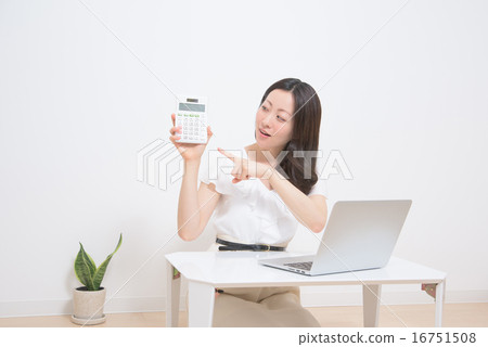 Side woman Side woman 16751508