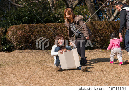 親子草滑 16753164