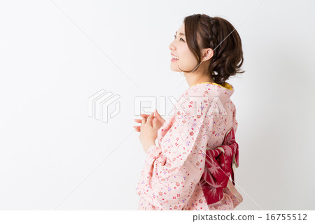 一個穿著和服的女人 16755512
