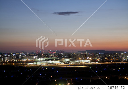 福岡國際機場的夜景 16756452