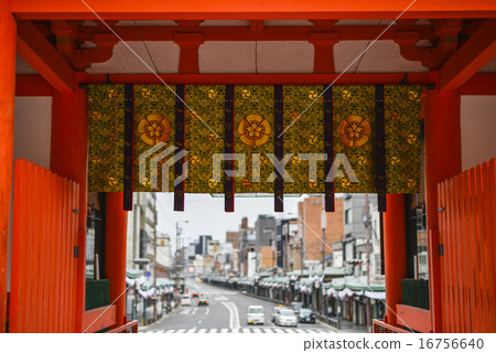 Kyoto Yasaka Shrine West Tower 16756640