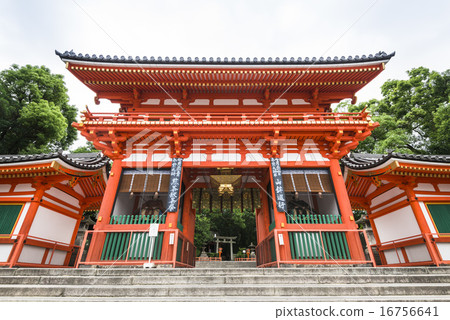 Kyoto Yasaka Shrine West Tower 16756641