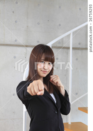 年輕的女士要打 16759293
